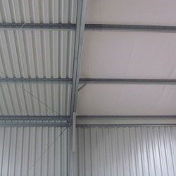 isolamento é uma opção, nós usamos mantas de lã mineral (lã de vidro de 50mm) armada com uma folha branca kraftpaper