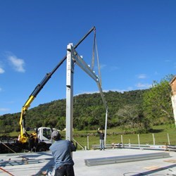 the second span (beams and columns as a whole) is lifted and moved to its destiny